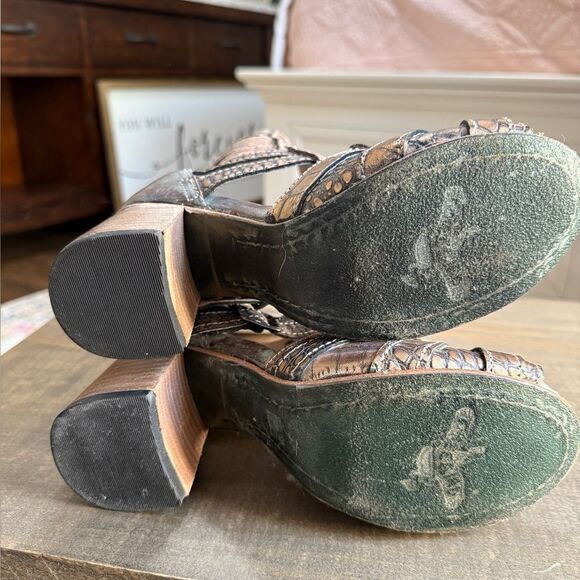 FREEBIRD Zane in Rose Gold - Picture 4 of 4